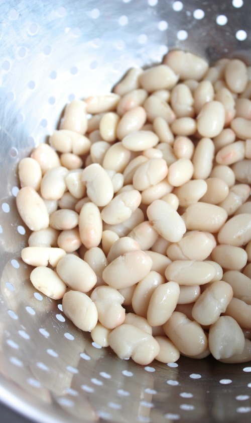 Spicy Roasted Garlic White Bean Hummus - www.betterwithcake.com #healthy #lowfat #vegan #dairy free