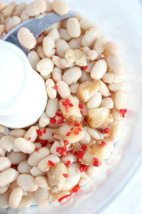 Spicy Roasted Garlic White Bean Hummus - www.betterwithcake.com #healthy #lowfat #vegan #dairy free