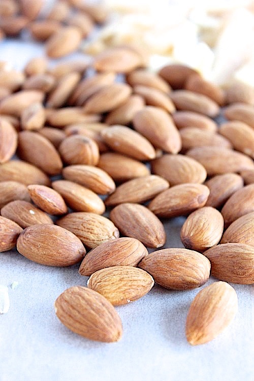 Salted Caramel Chai Spiced Bliss Bites {Vegan, Gluten Free & Paleo Friendly} - www.betterwithcake.com