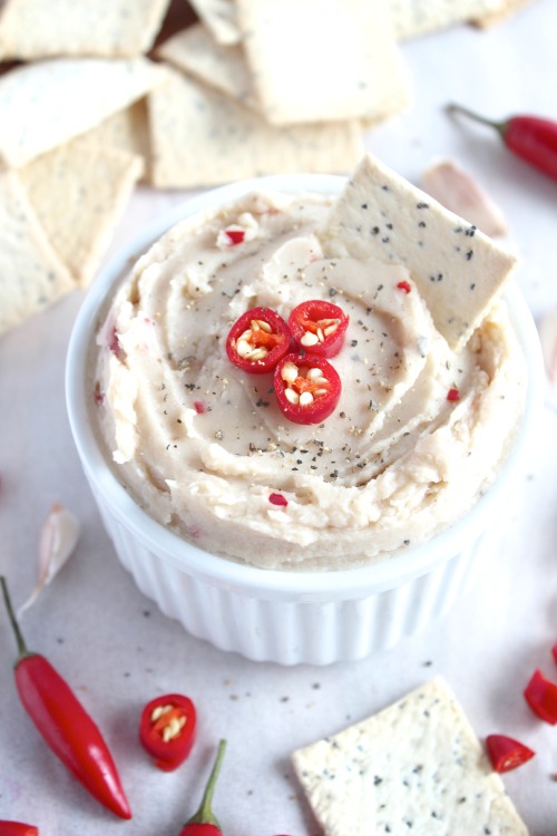Spicy Roasted Garlic White Bean Hummus - www.betterwithcake.com #healthy #lowfat #vegan #dairy free
