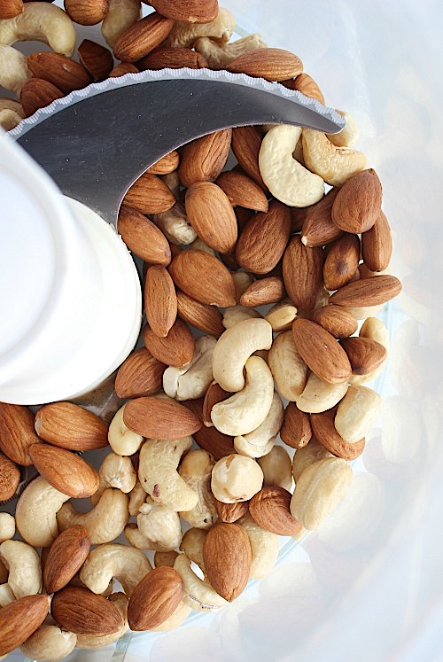 No-Bake Anzac Biscuits {Vegan, Gluten Free & Paleo Friendly} - www.betterwithcake.com