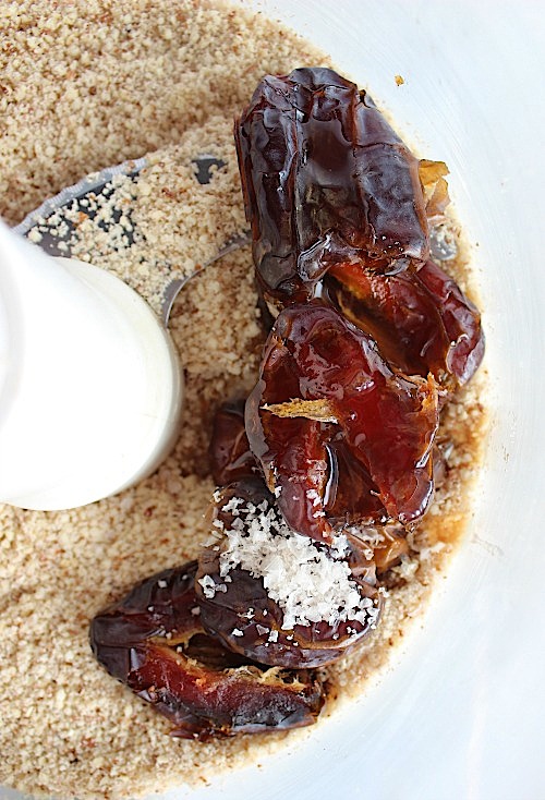 No-Bake Anzac Biscuits {Vegan, Gluten Free & Paleo Friendly} - www.betterwithcake.com