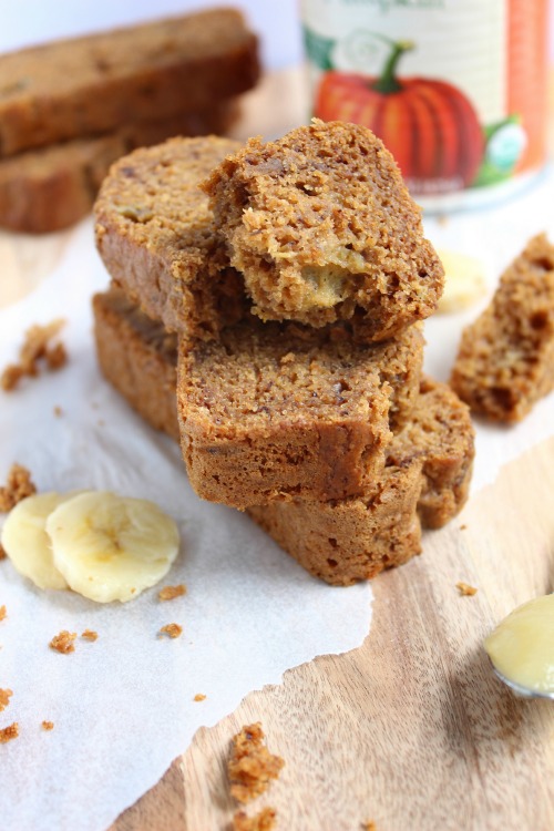 Spiced Banana, Apple and Pumpkin Loaf {Vegan} = www.betterwithcake.com